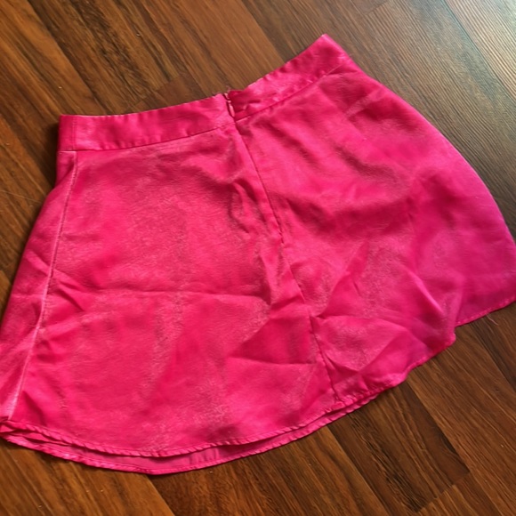 Super cute mini pink sIlk XS forever 21 skirt - Picture 4 of 5
